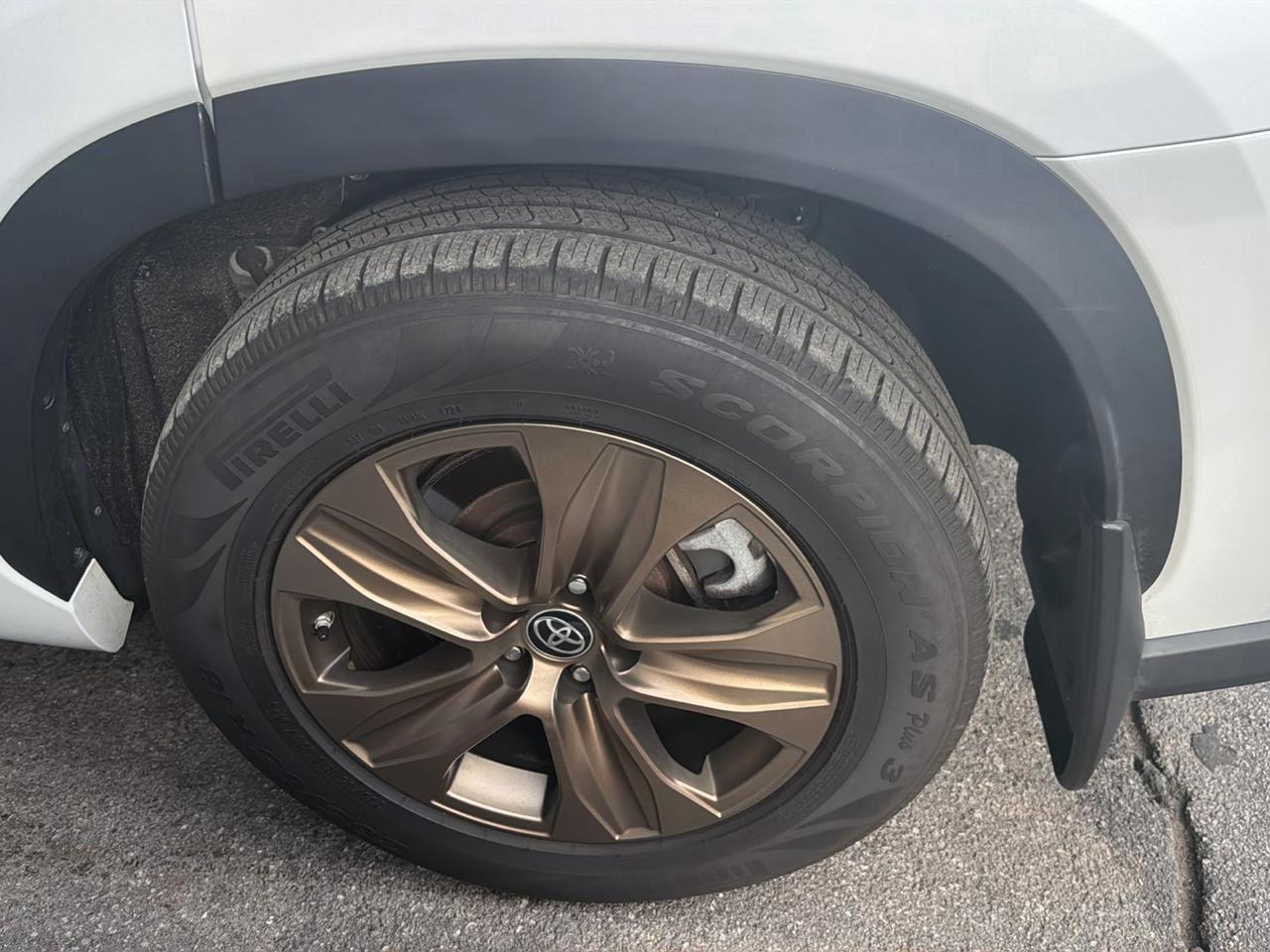 Toyota Highlander Hybrid Bronze Edition AWD (Natl) 2023
