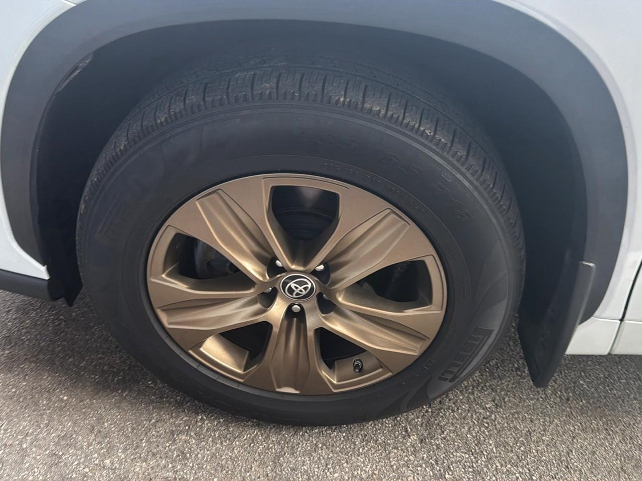 Toyota Highlander Hybrid Bronze Edition AWD (Natl) 2023