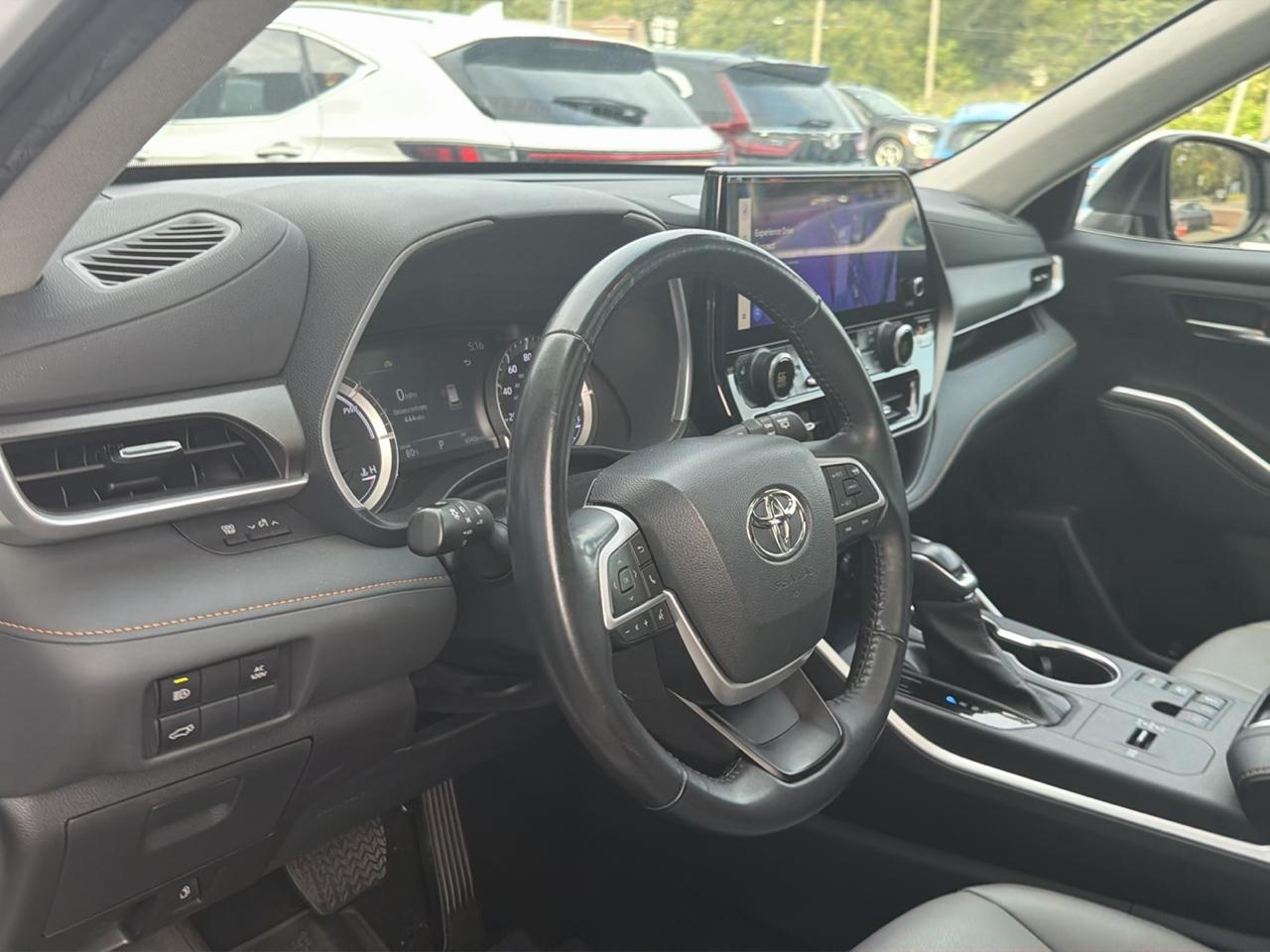 Toyota Highlander Hybrid Bronze Edition AWD (Natl) 2023