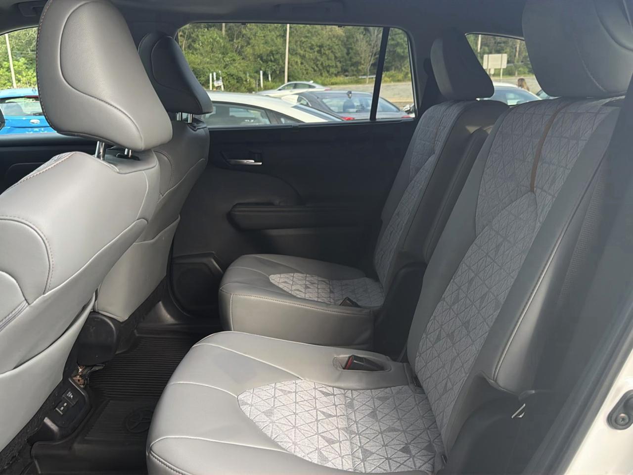 Toyota Highlander Hybrid Bronze Edition AWD (Natl) 2023