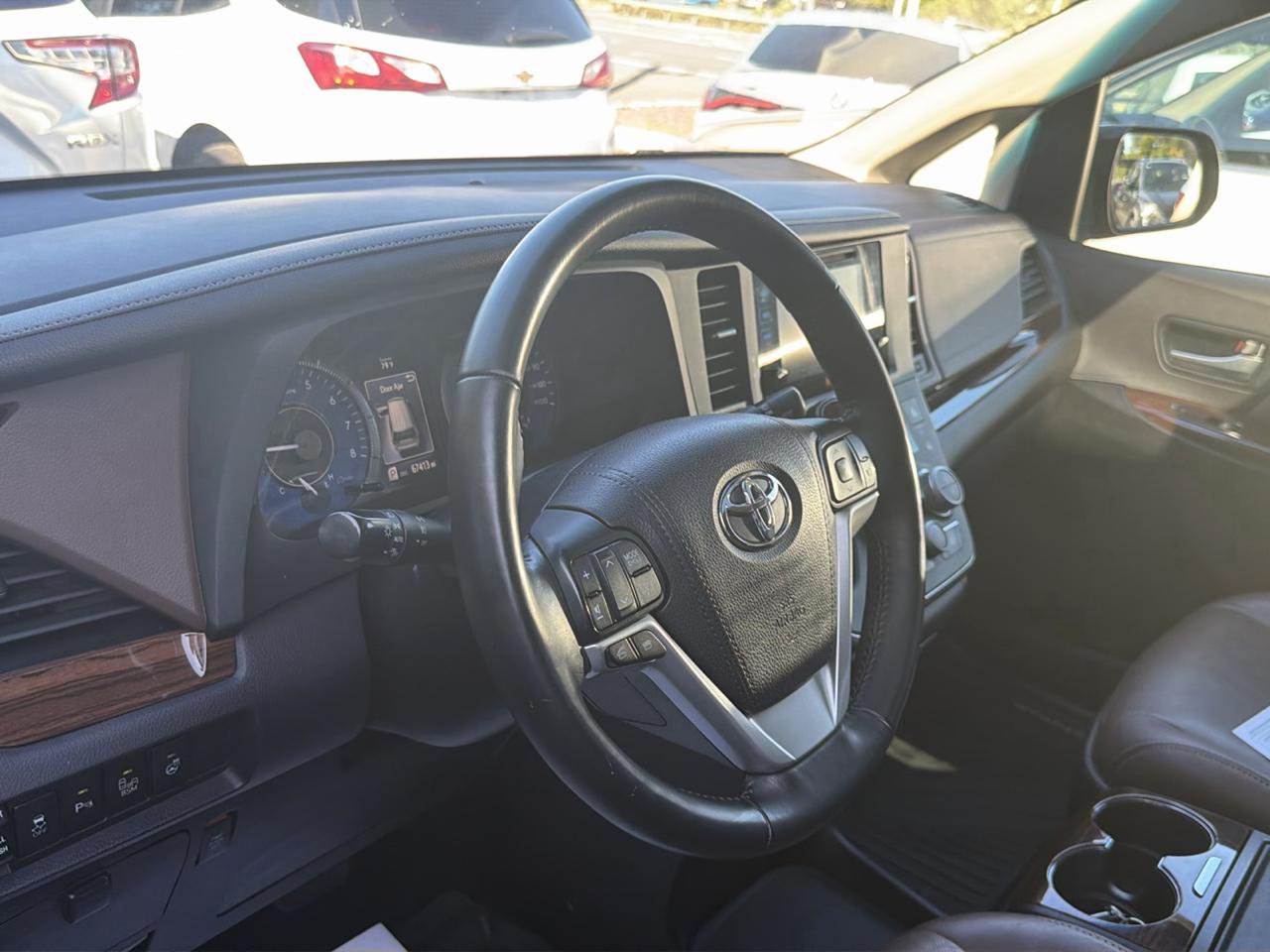 Toyota Sienna Limited Premium AWD 7-Passenger (Natl) 2017
