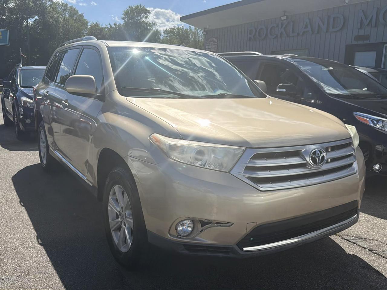 Toyota Highlander 4WD 4dr V6 (Natl) 2012