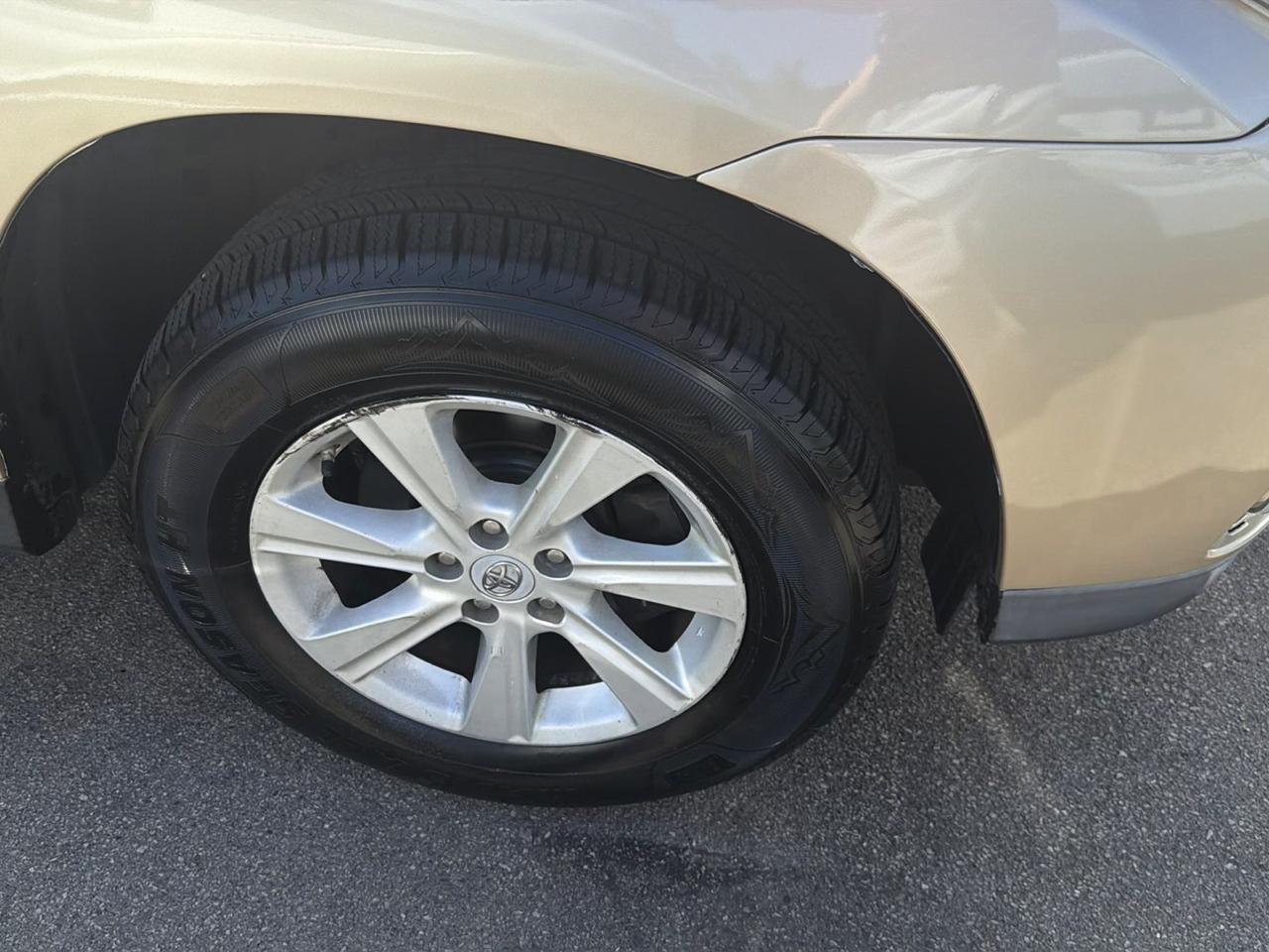 Toyota Highlander 4WD 4dr V6 (Natl) 2012