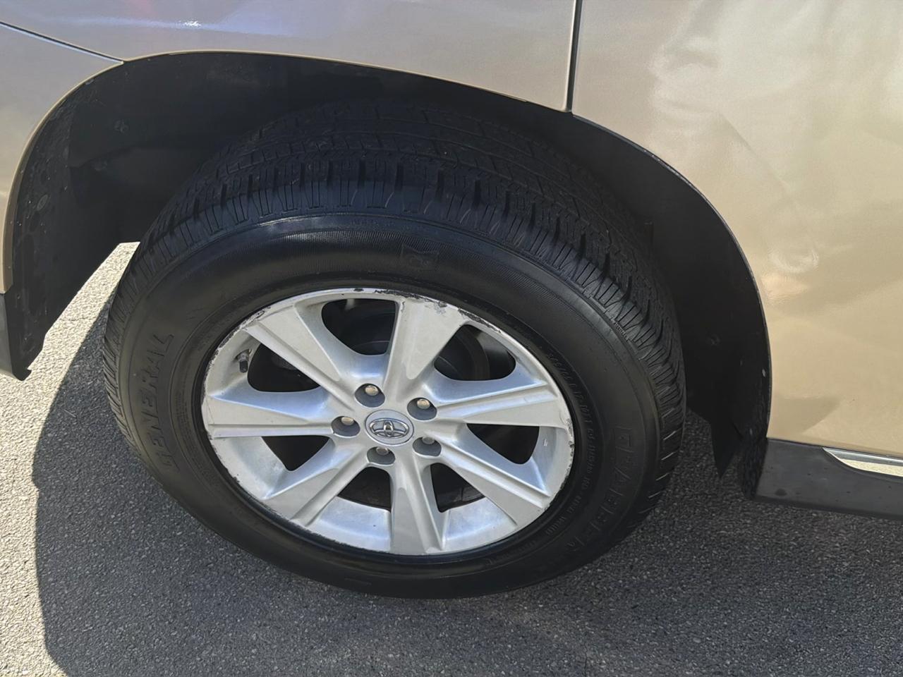 Toyota Highlander 4WD 4dr V6 (Natl) 2012