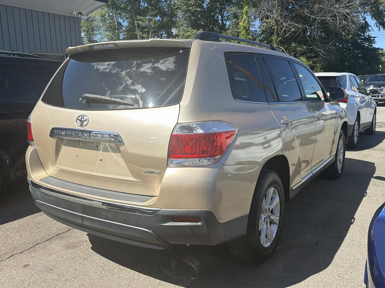 Toyota Highlander 4WD 4dr V6 (Natl) 2012