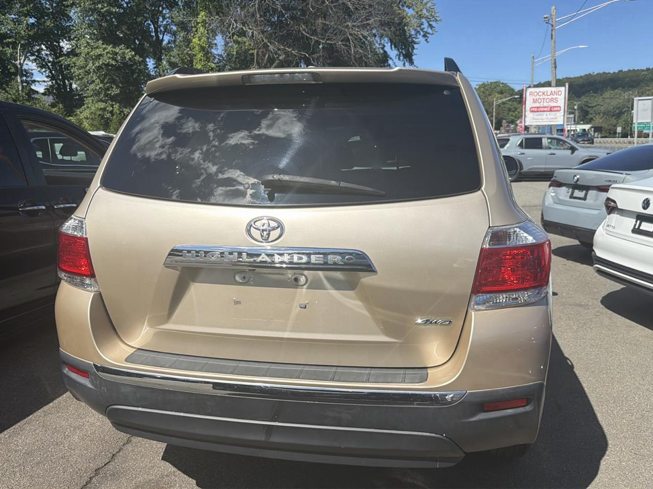 Toyota Highlander 4WD 4dr V6 (Natl) 2012