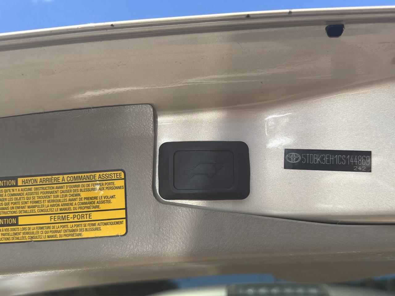Toyota Highlander 4WD 4dr V6 (Natl) 2012