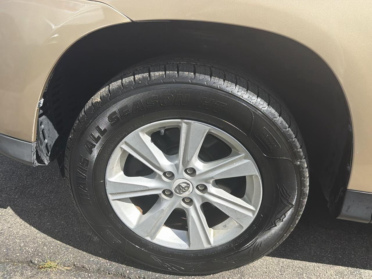 Toyota Highlander 4WD 4dr V6 (Natl) 2012