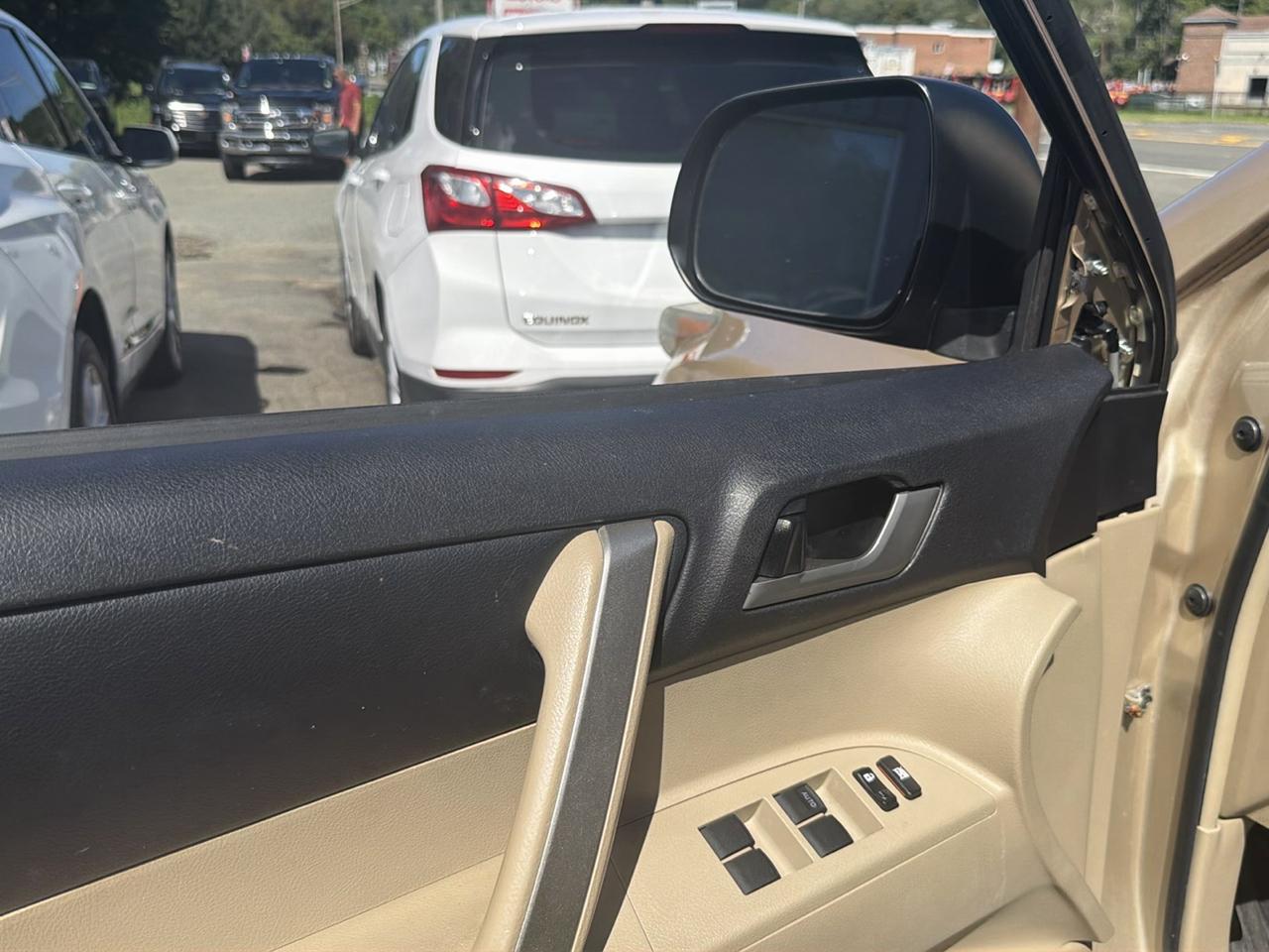 Toyota Highlander 4WD 4dr V6 (Natl) 2012
