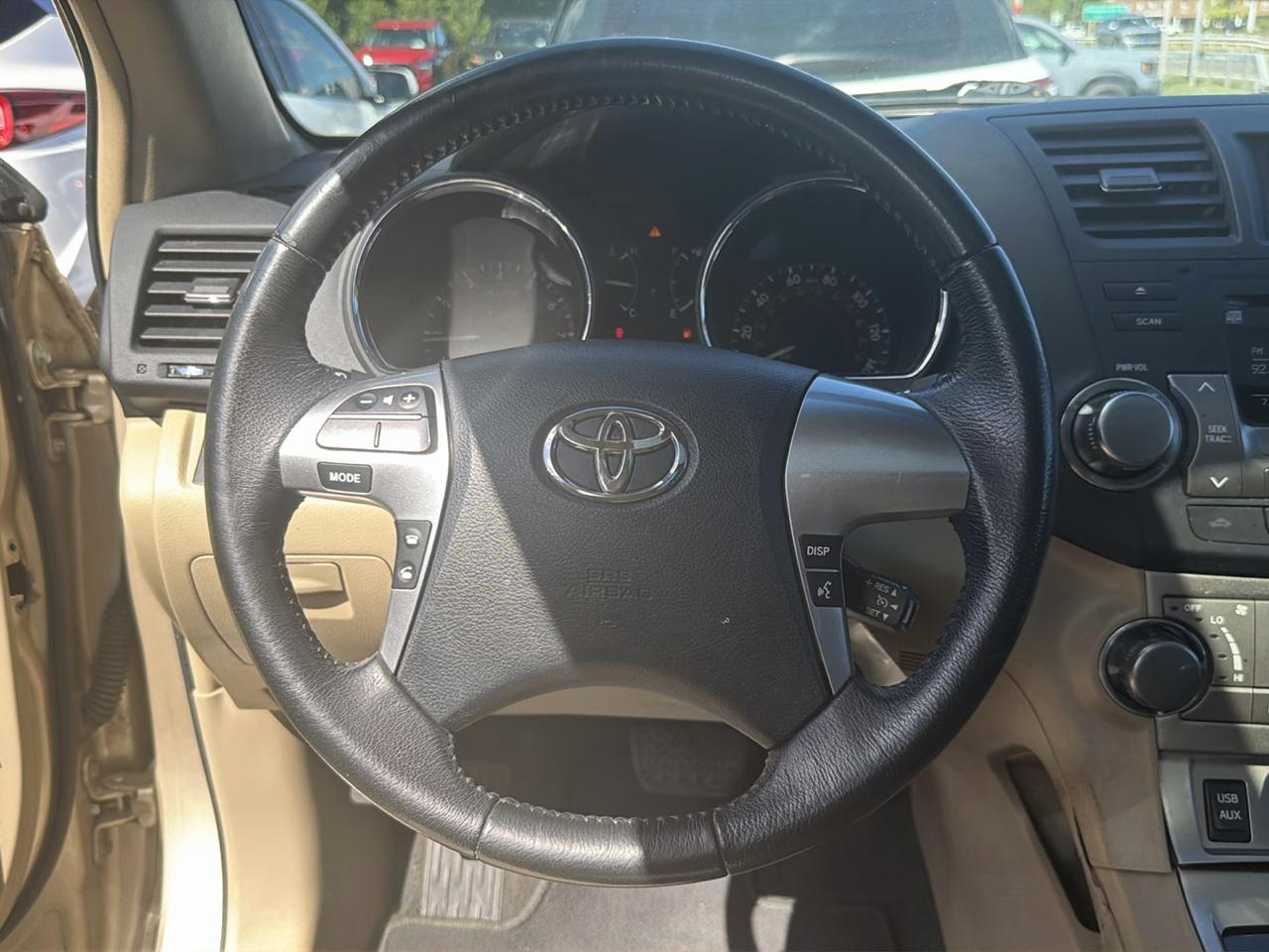 Toyota Highlander 4WD 4dr V6 (Natl) 2012