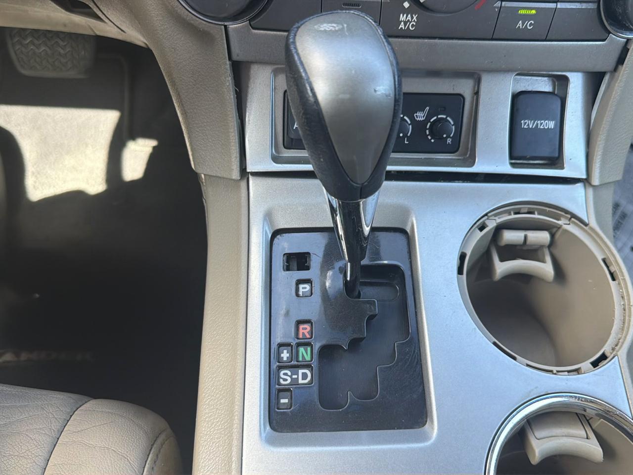 Toyota Highlander 4WD 4dr V6 (Natl) 2012