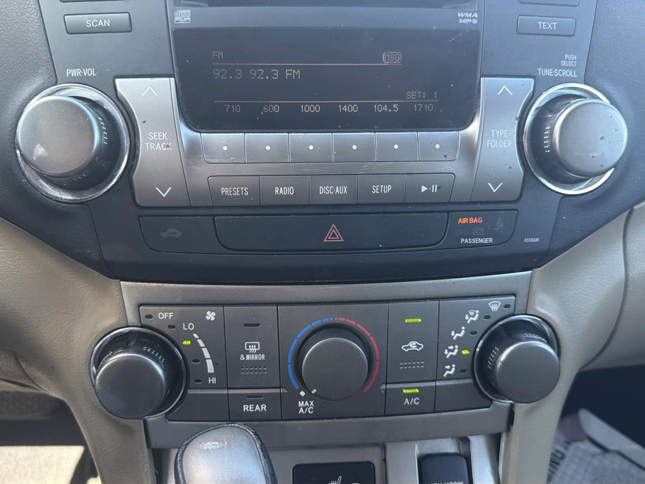 Toyota Highlander 4WD 4dr V6 (Natl) 2012