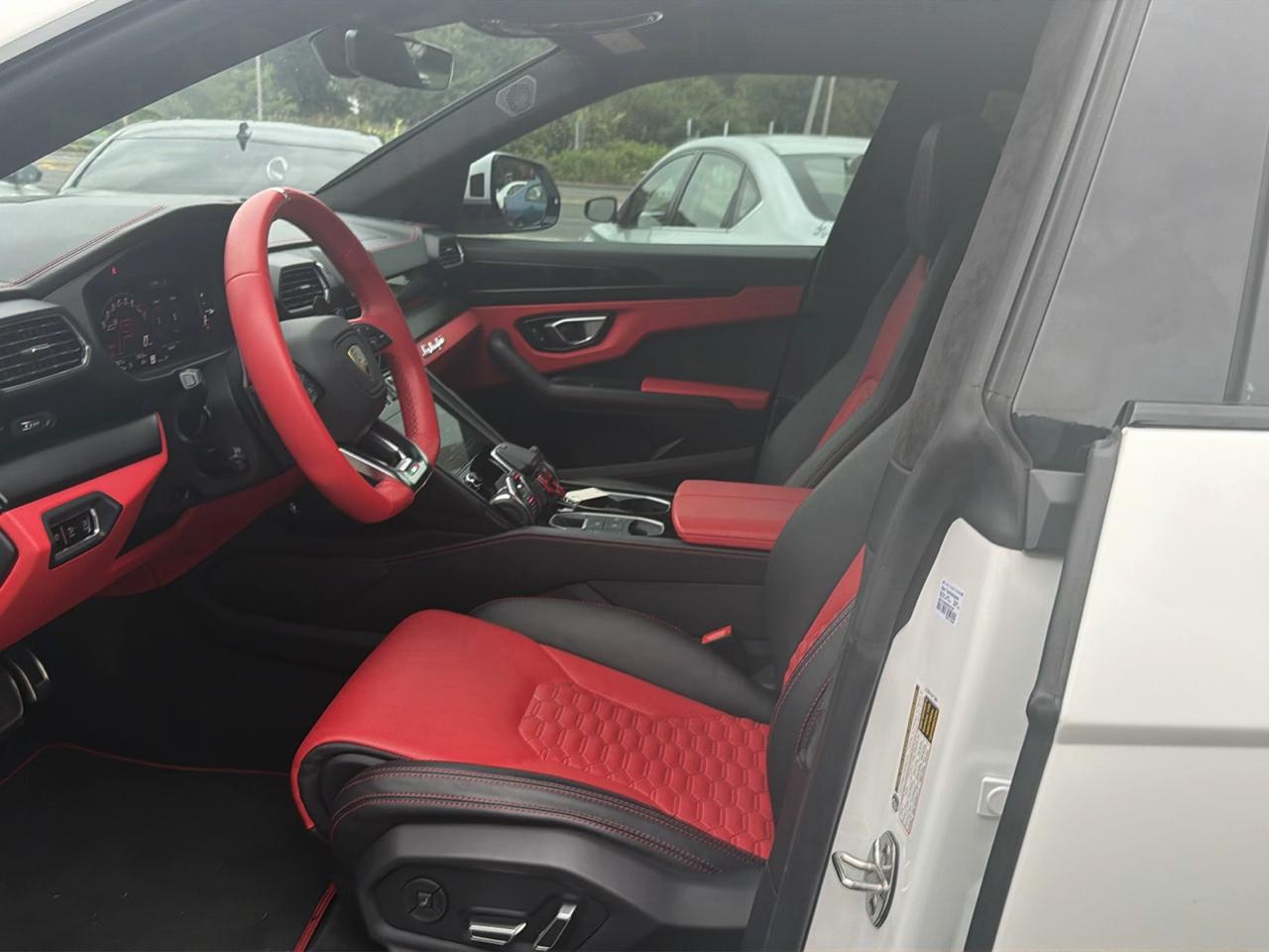 Lamborghini Urus AWD 2022