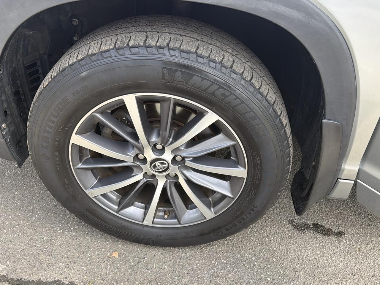 Toyota Highlander XLE V6 AWD (Natl) 2017