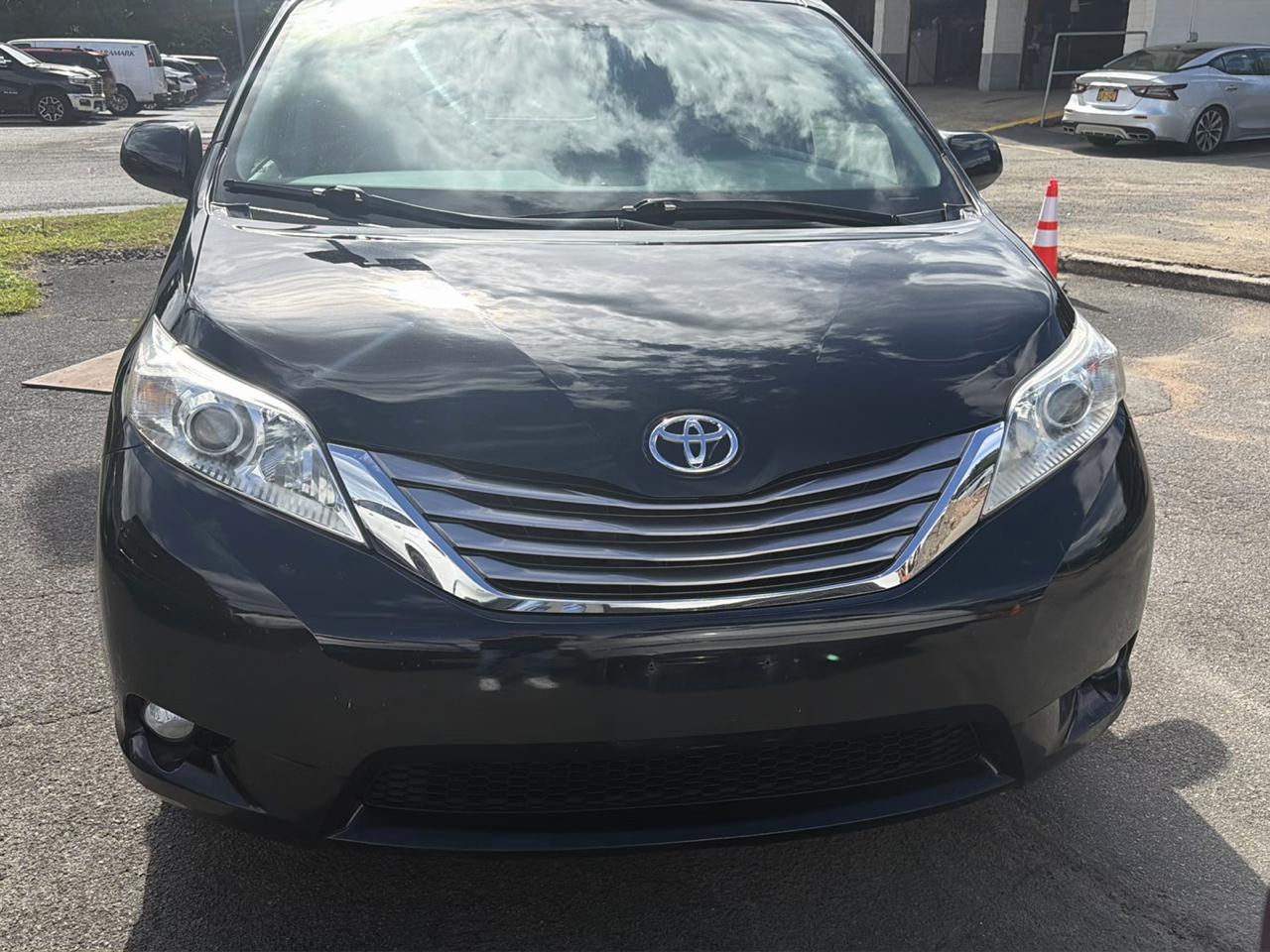 Toyota Sienna Limited Premium AWD 7-Passenger (Natl) 2017