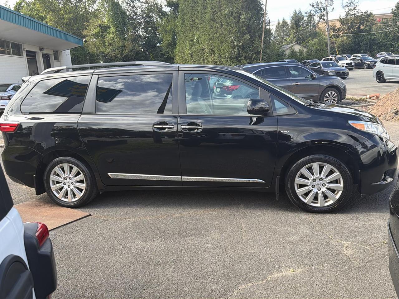 Toyota Sienna Limited Premium AWD 7-Passenger (Natl) 2017