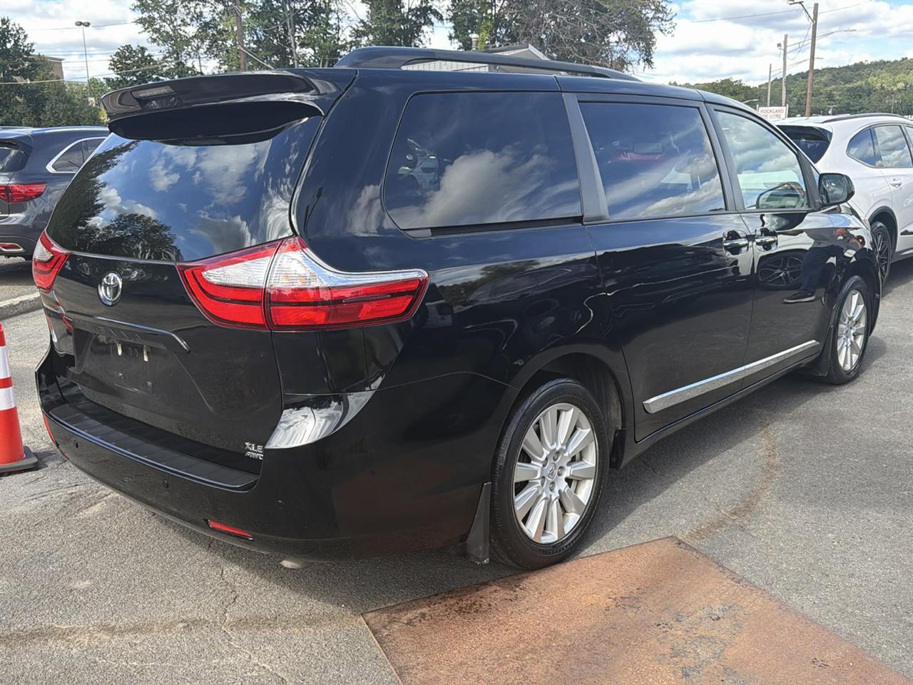 Toyota Sienna Limited Premium AWD 7-Passenger (Natl) 2017