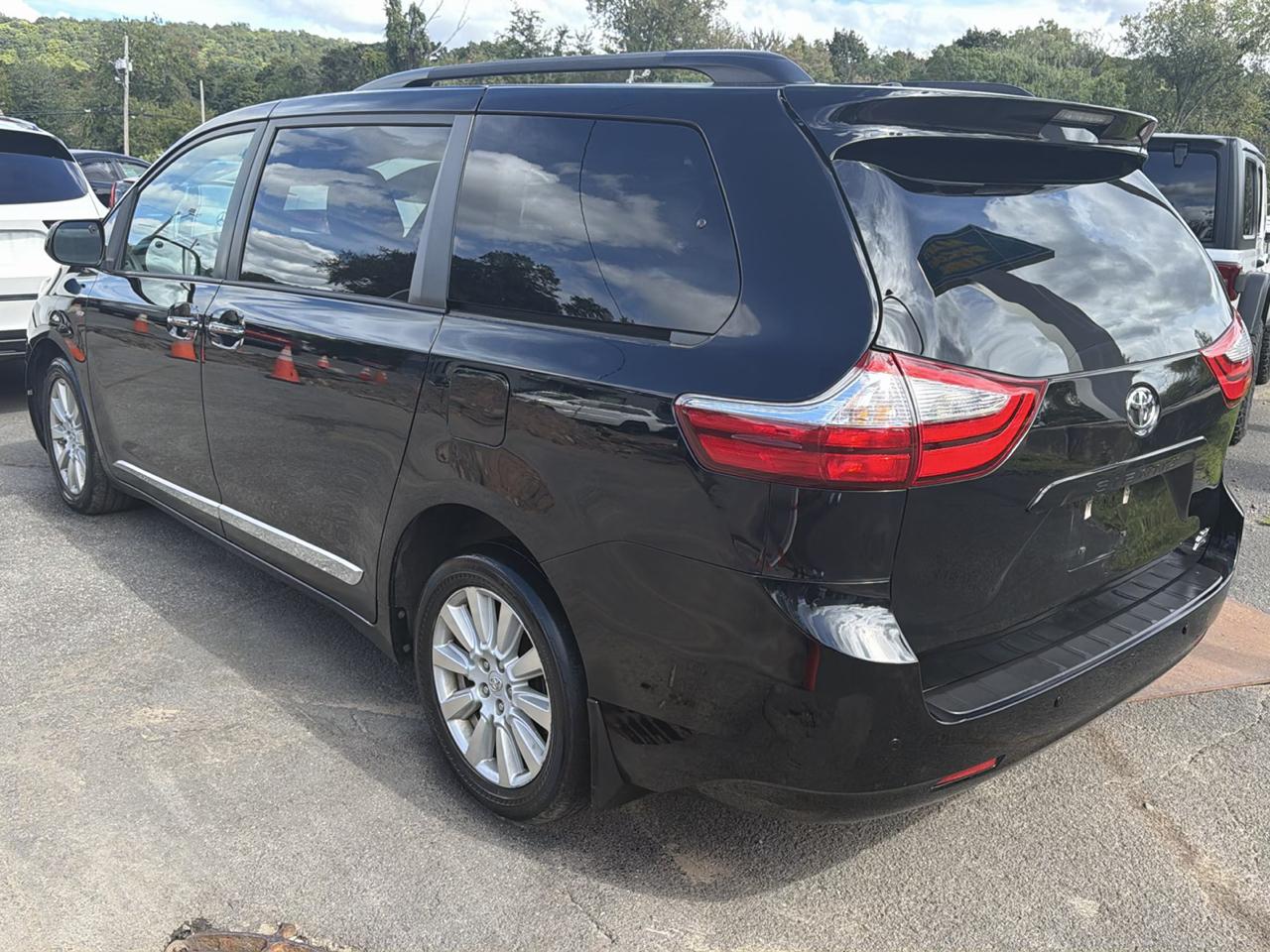 Toyota Sienna Limited Premium AWD 7-Passenger (Natl) 2017