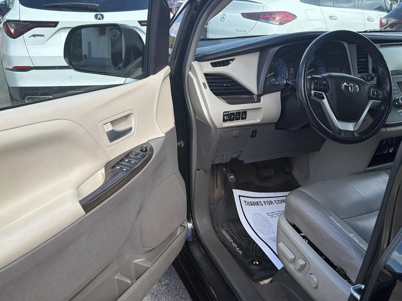 Toyota Sienna Limited Premium AWD 7-Passenger (Natl) 2017