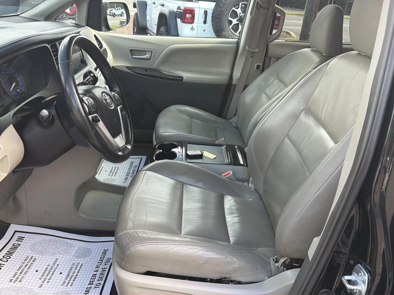 Toyota Sienna Limited Premium AWD 7-Passenger (Natl) 2017