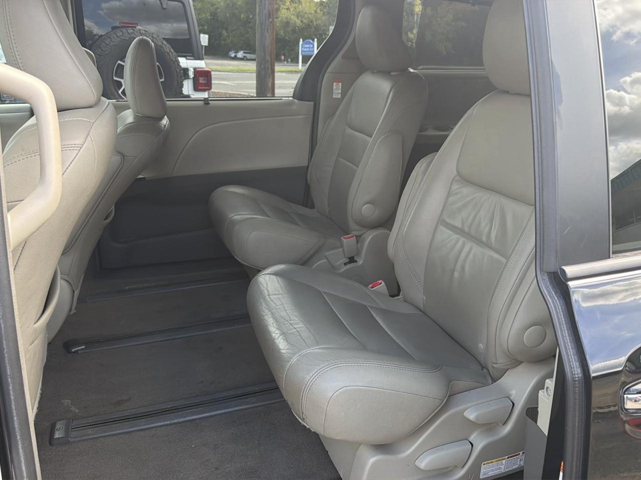 Toyota Sienna Limited Premium AWD 7-Passenger (Natl) 2017