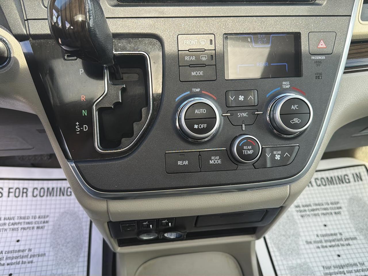 Toyota Sienna Limited Premium AWD 7-Passenger (Natl) 2017