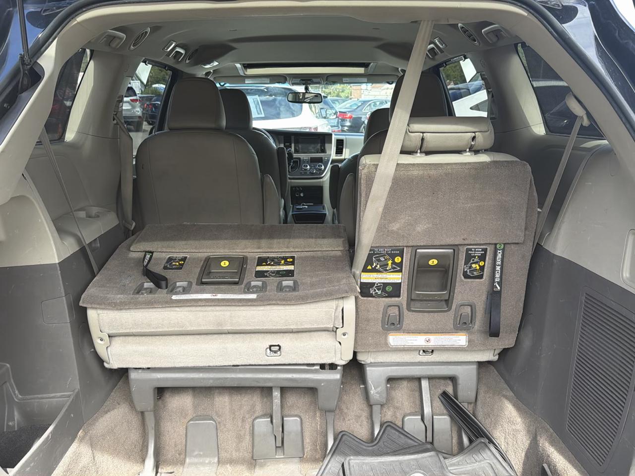 Toyota Sienna Limited Premium AWD 7-Passenger (Natl) 2017