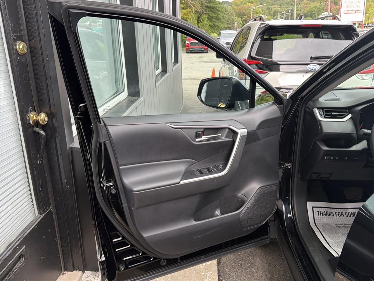 Toyota RAV4 XLE AWD (Natl) 2025
