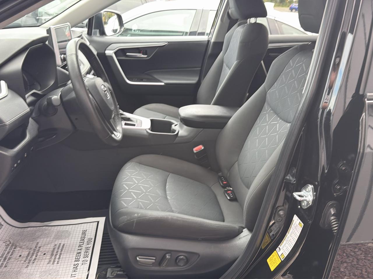 Toyota RAV4 XLE AWD (Natl) 2025