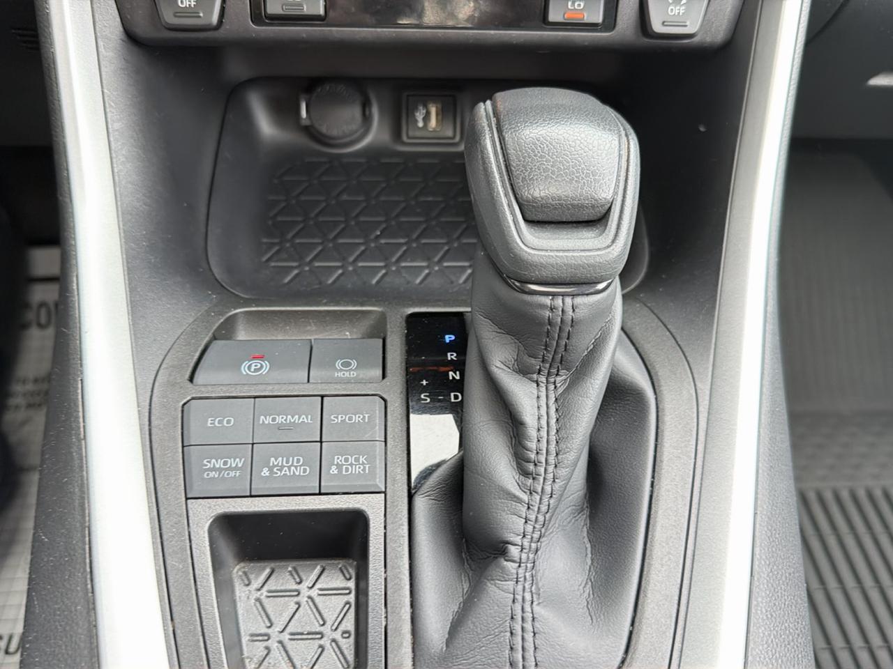 Toyota RAV4 XLE AWD (Natl) 2025