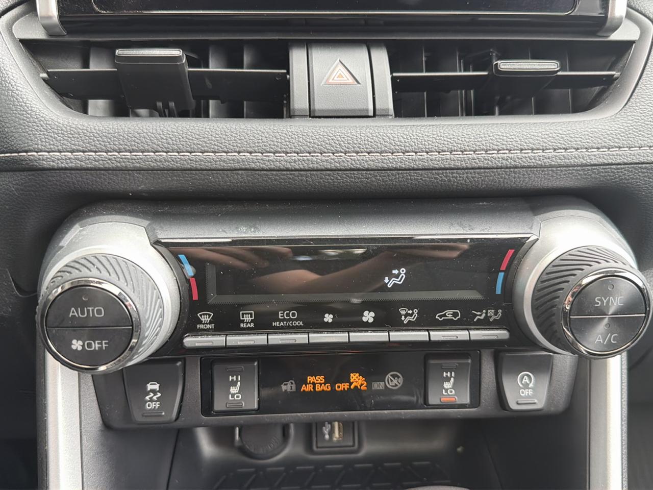 Toyota RAV4 XLE AWD (Natl) 2025