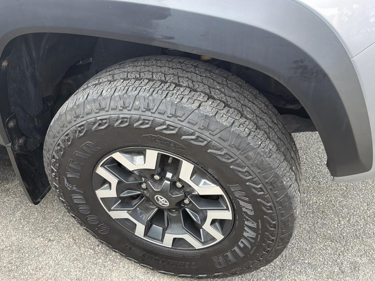 Toyota Tacoma 4WD TRD Off Road Double Cab 5' Bed V6 MT (Natl) 2022