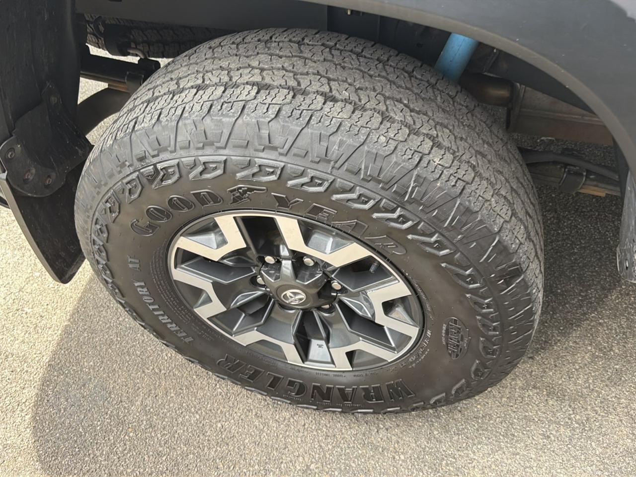 Toyota Tacoma 4WD TRD Off Road Double Cab 5' Bed V6 MT (Natl) 2022