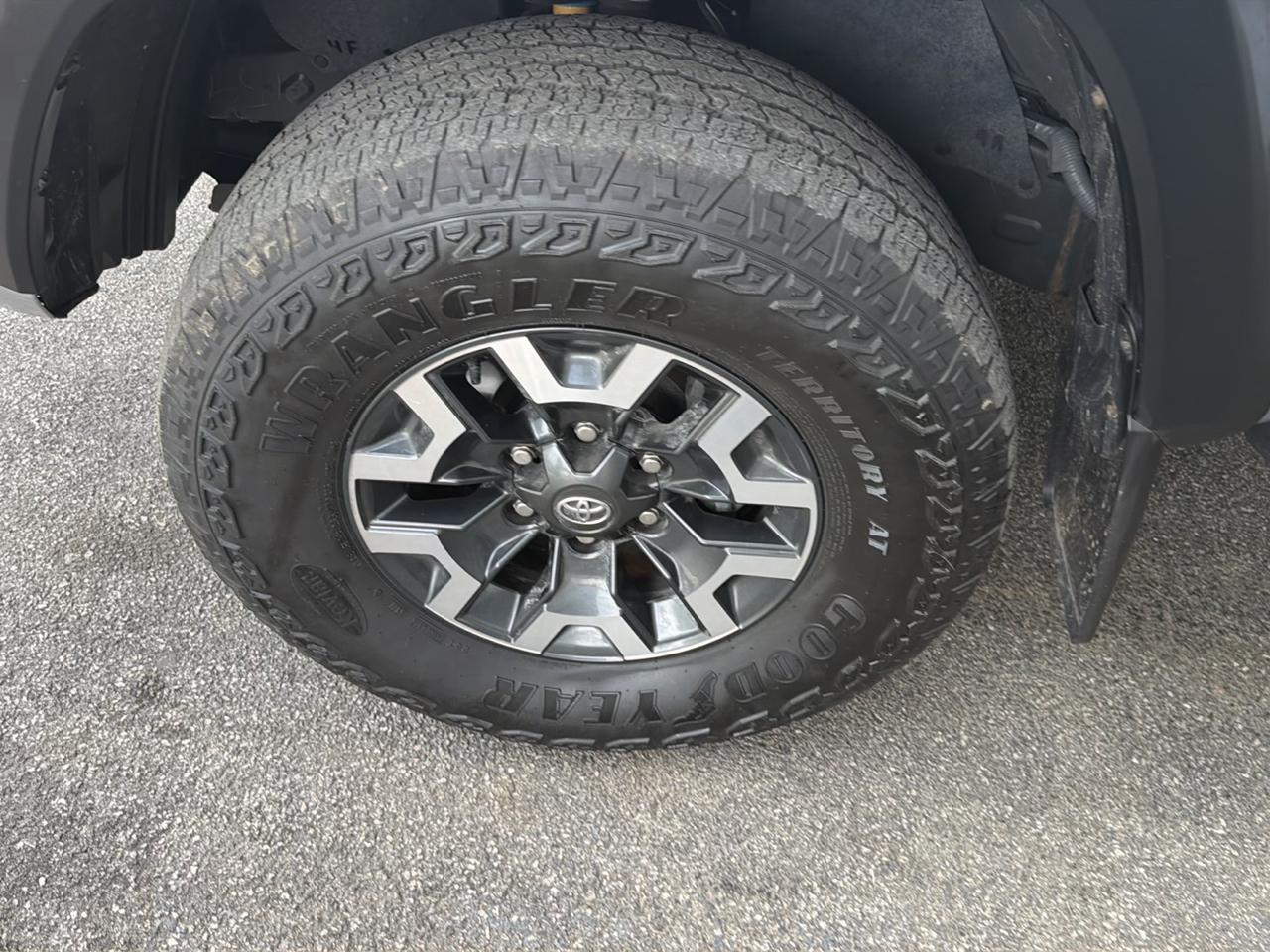 Toyota Tacoma 4WD TRD Off Road Double Cab 5' Bed V6 MT (Natl) 2022