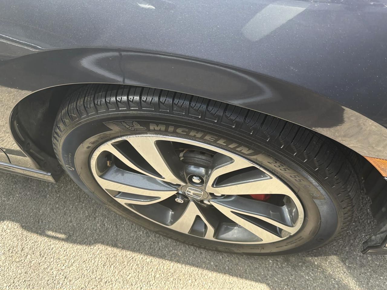 Honda Odyssey Touring Auto 2024