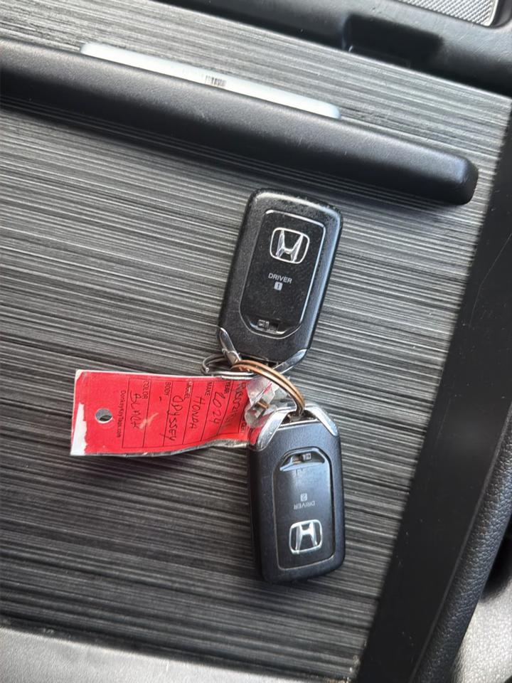 Honda Odyssey Touring Auto 2024