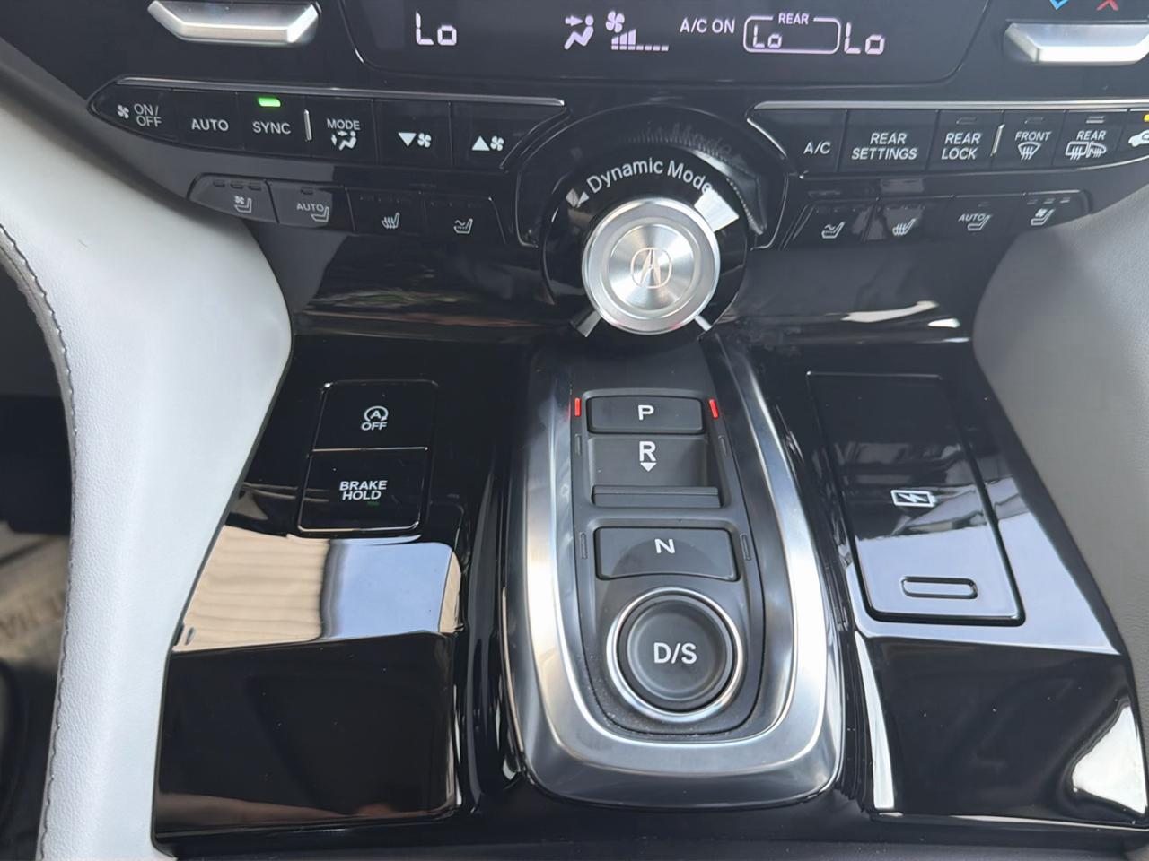 Acura MDX SH-AWD w/Advance Package 2026