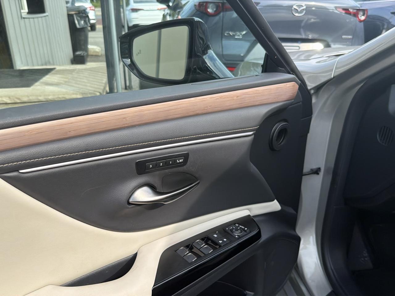 Lexus ES ES 350 FWD 2023