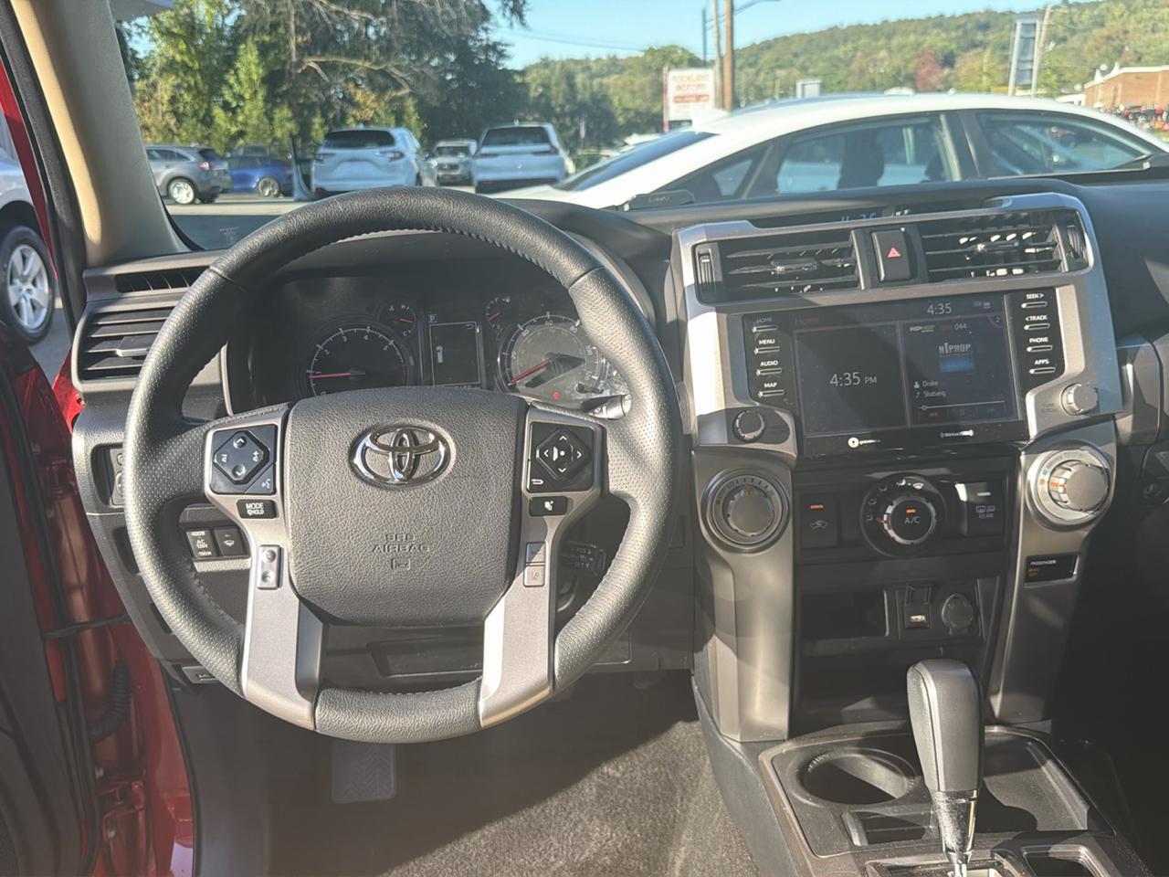 Toyota 4Runner SR5 2024