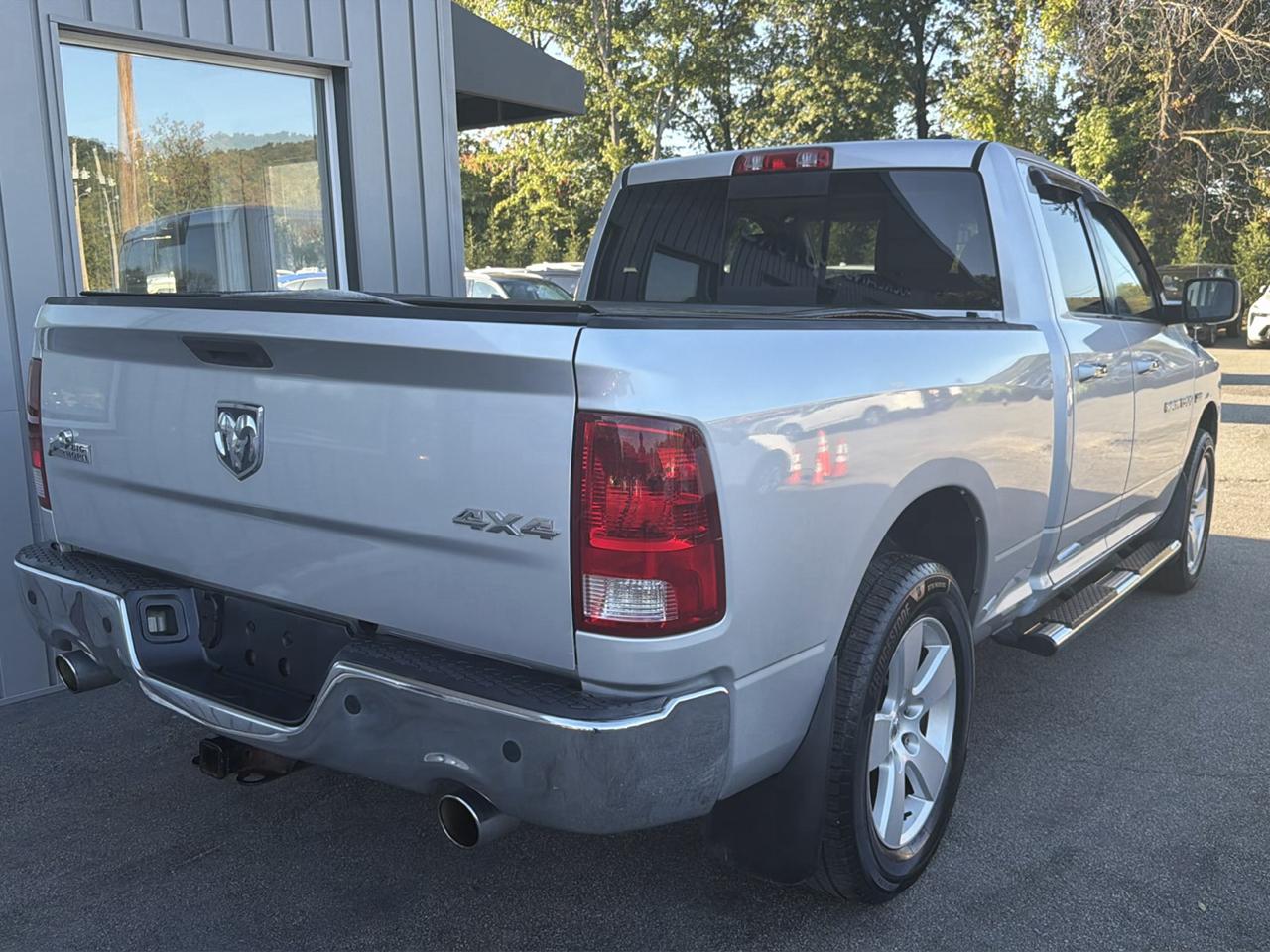RAM 1500 4WD Quad Cab 140.5" Big Horn 2011