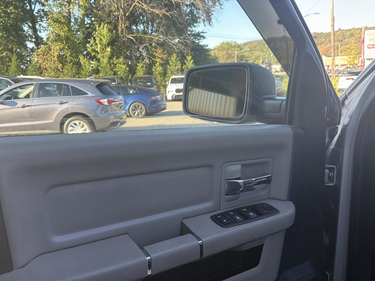 RAM 1500 4WD Quad Cab 140.5" Big Horn 2011