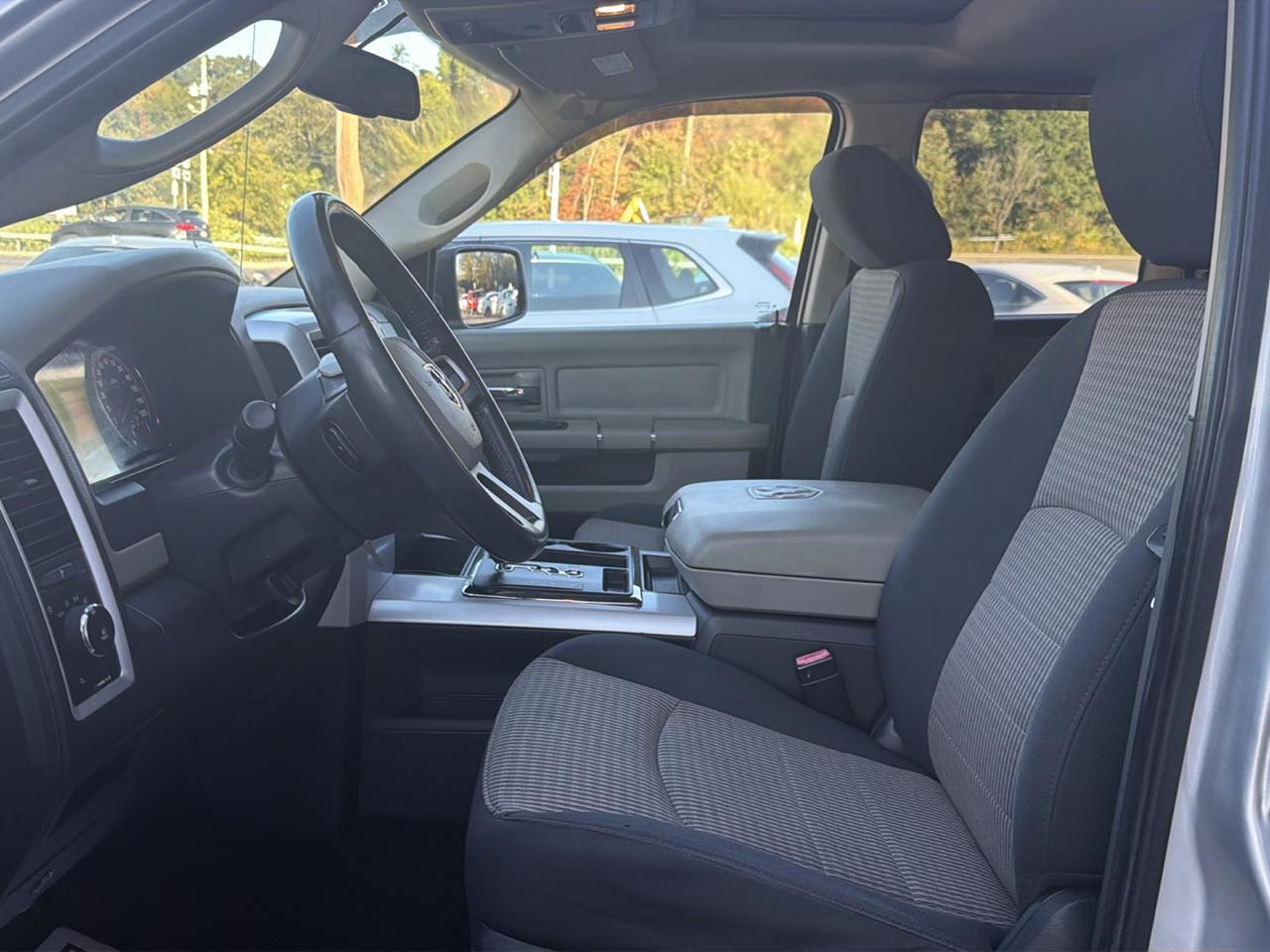 RAM 1500 4WD Quad Cab 140.5" Big Horn 2011