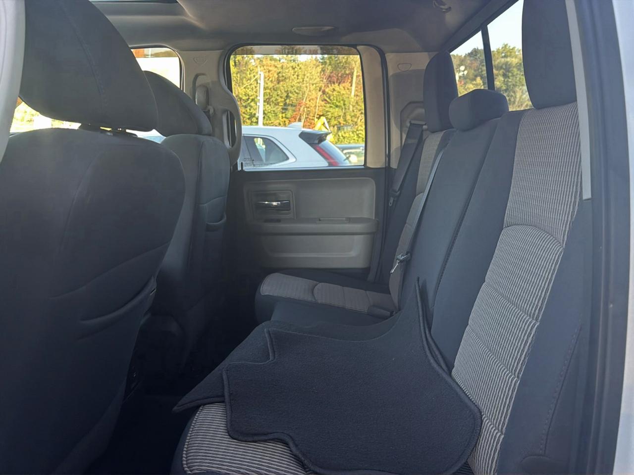 RAM 1500 4WD Quad Cab 140.5" Big Horn 2011