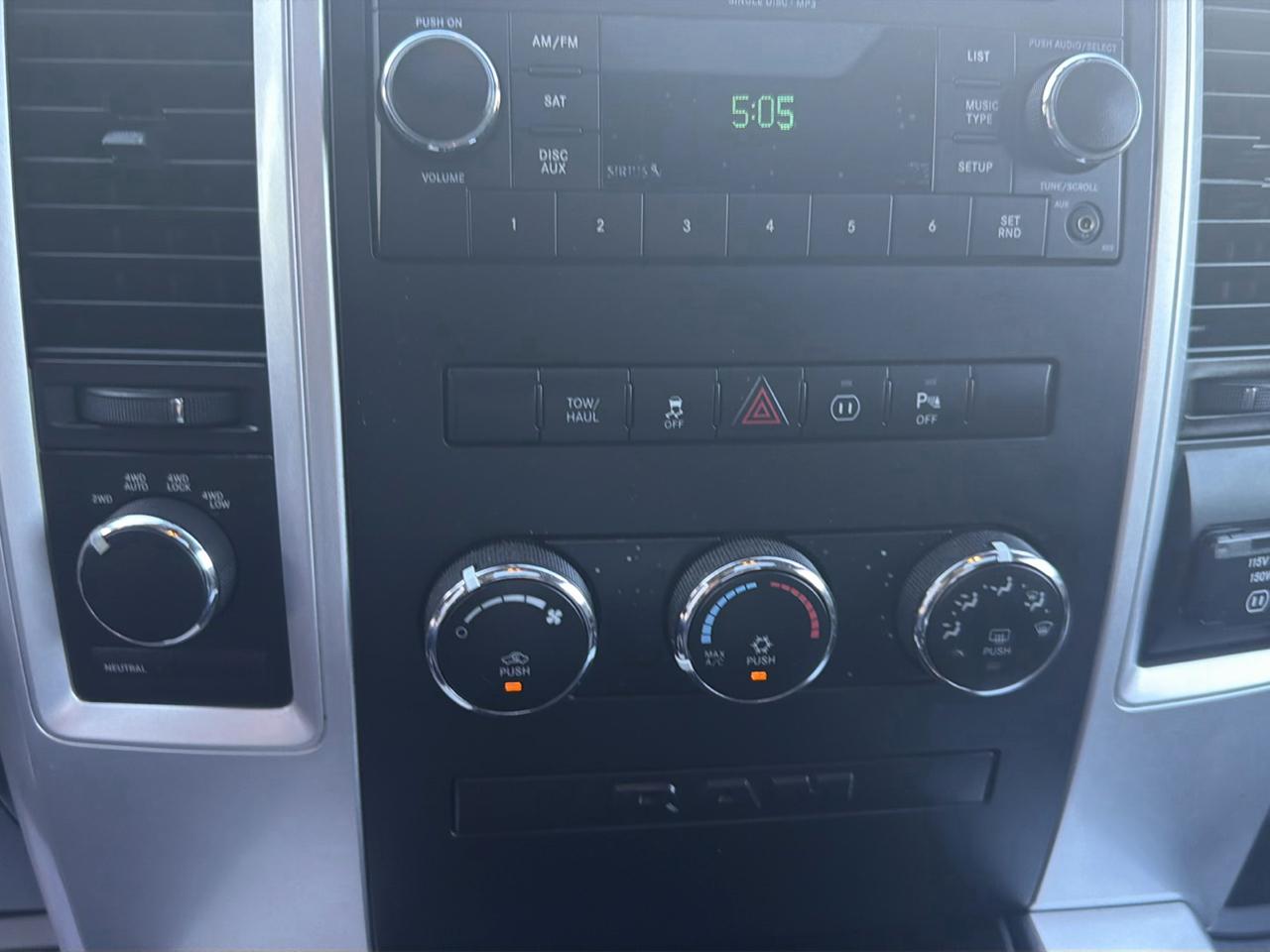 RAM 1500 4WD Quad Cab 140.5" Big Horn 2011