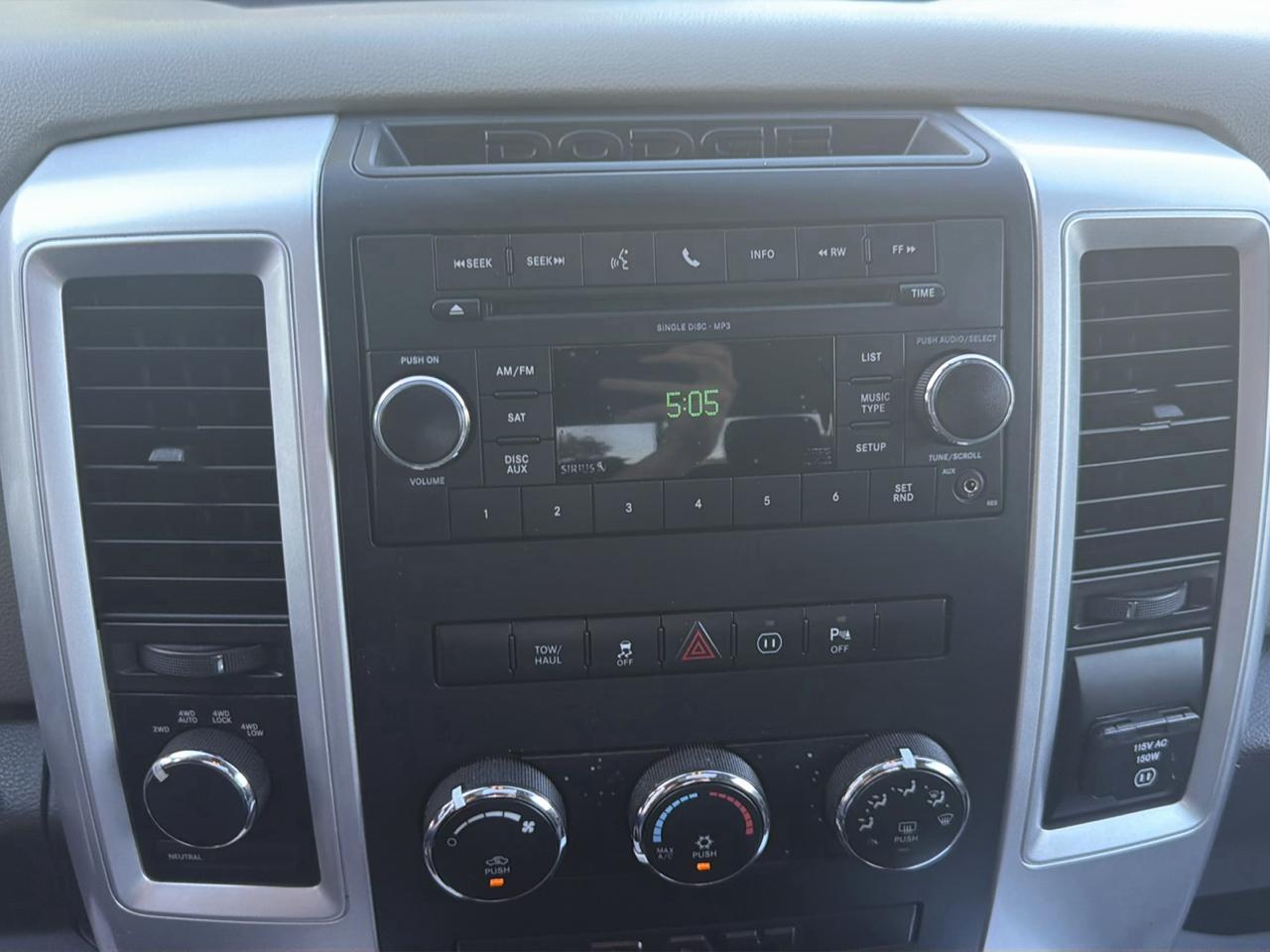 RAM 1500 4WD Quad Cab 140.5" Big Horn 2011