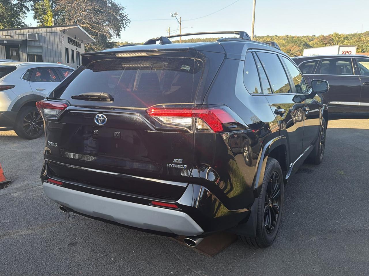 Toyota RAV4 Hybrid SE AWD (Natl) 2023