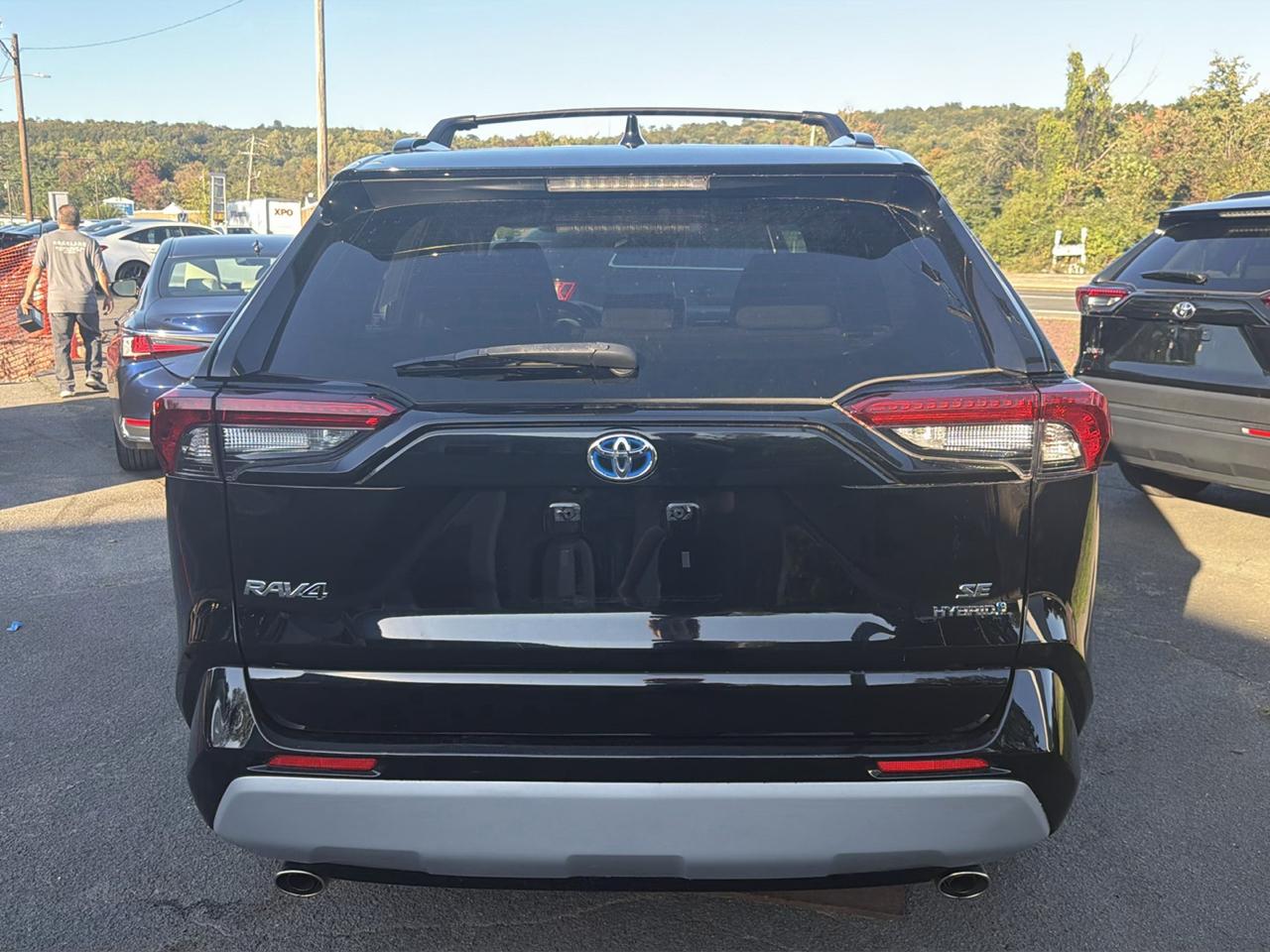 Toyota RAV4 Hybrid SE AWD (Natl) 2023