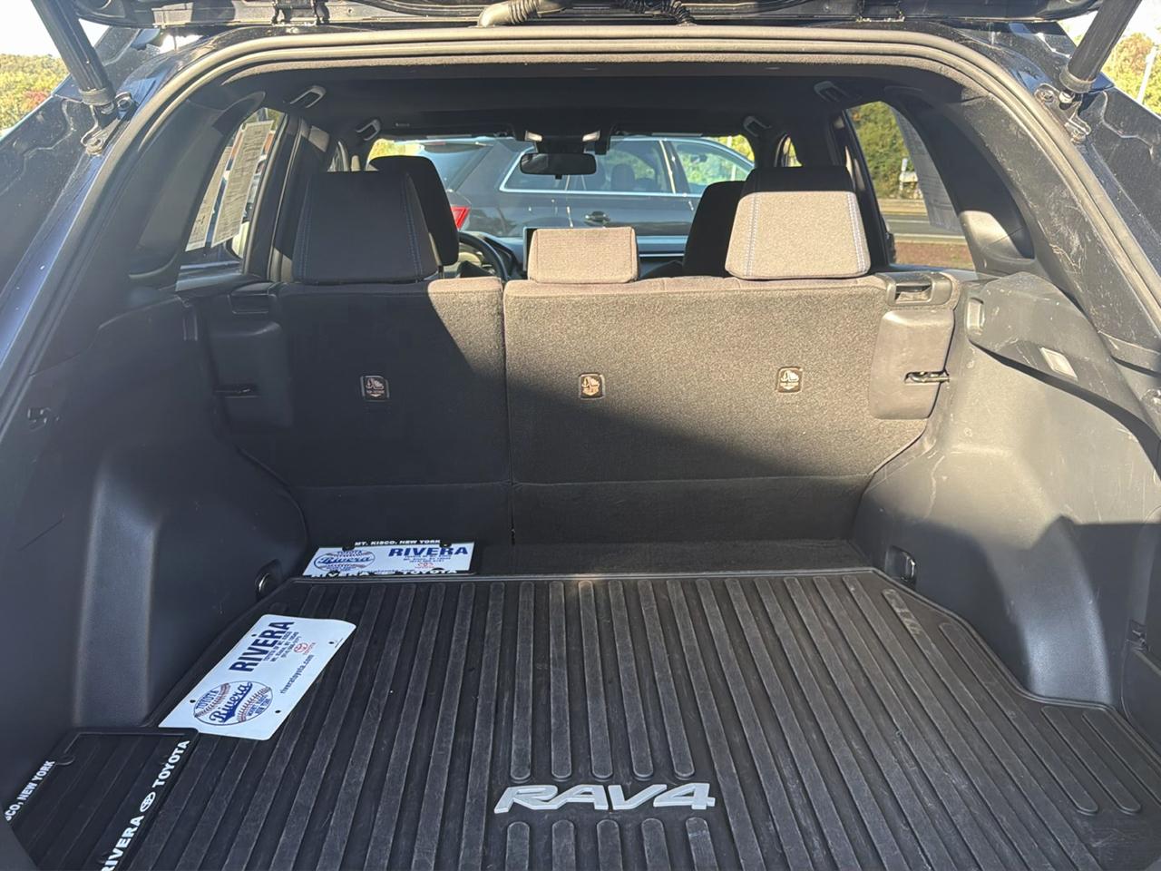 Toyota RAV4 Hybrid SE AWD (Natl) 2023