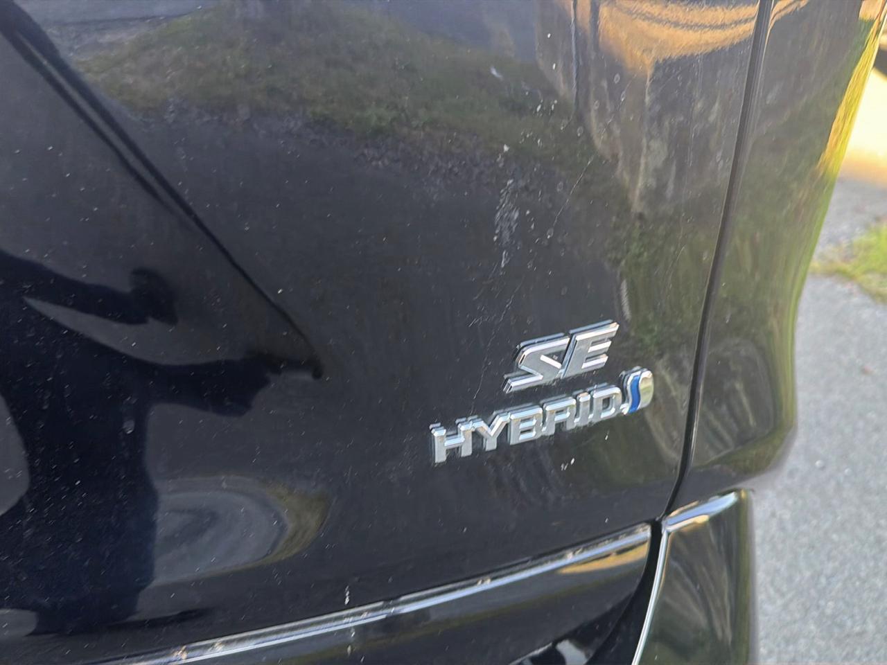 Toyota RAV4 Hybrid SE AWD (Natl) 2023