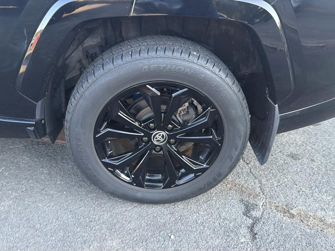 Toyota RAV4 Hybrid SE AWD (Natl) 2023